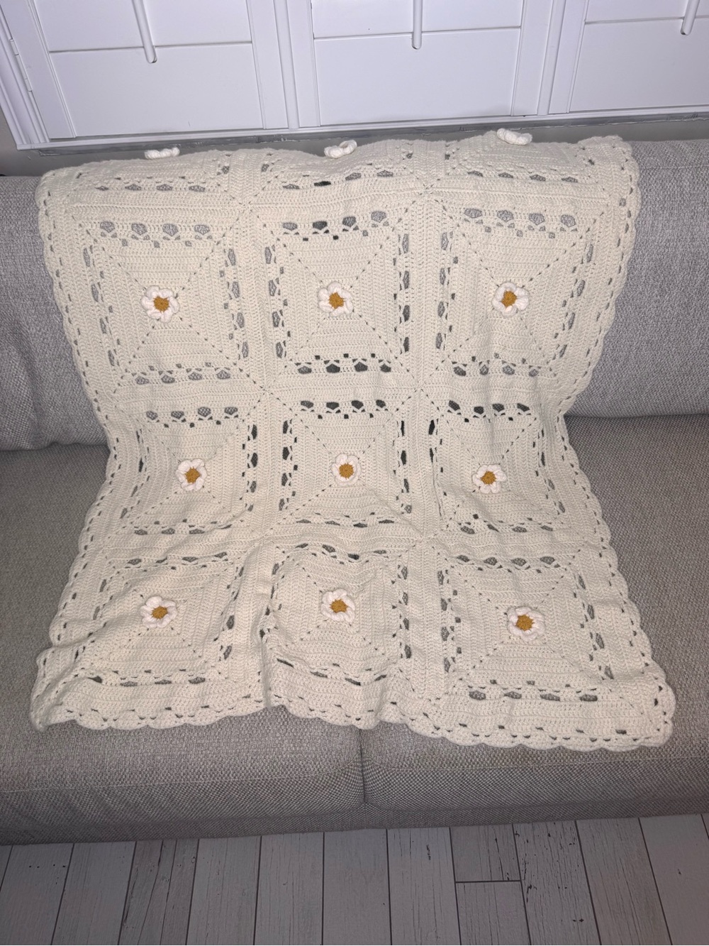 Vintage Handmade Knit Granny Square Floral Daisy Throw Blanket Cream 53x41